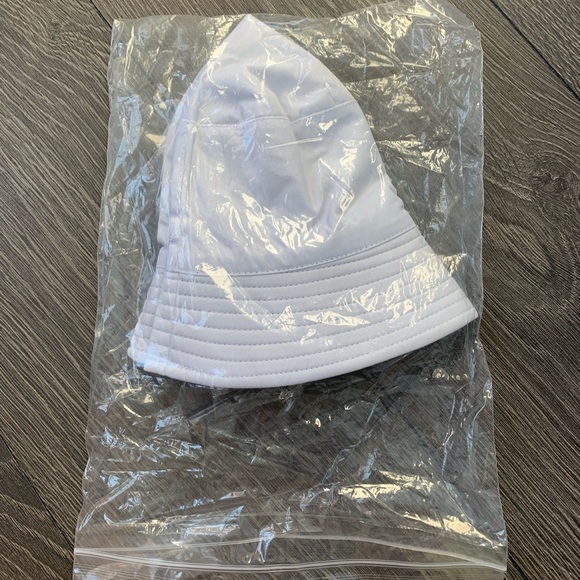 New! Double sided hat black and white - Picture 3 of 3